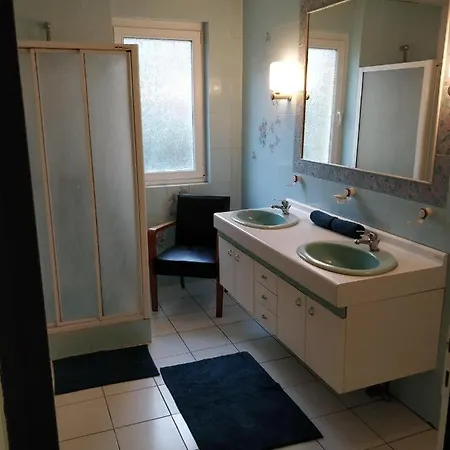 Maison Des Vignerons Guest house *